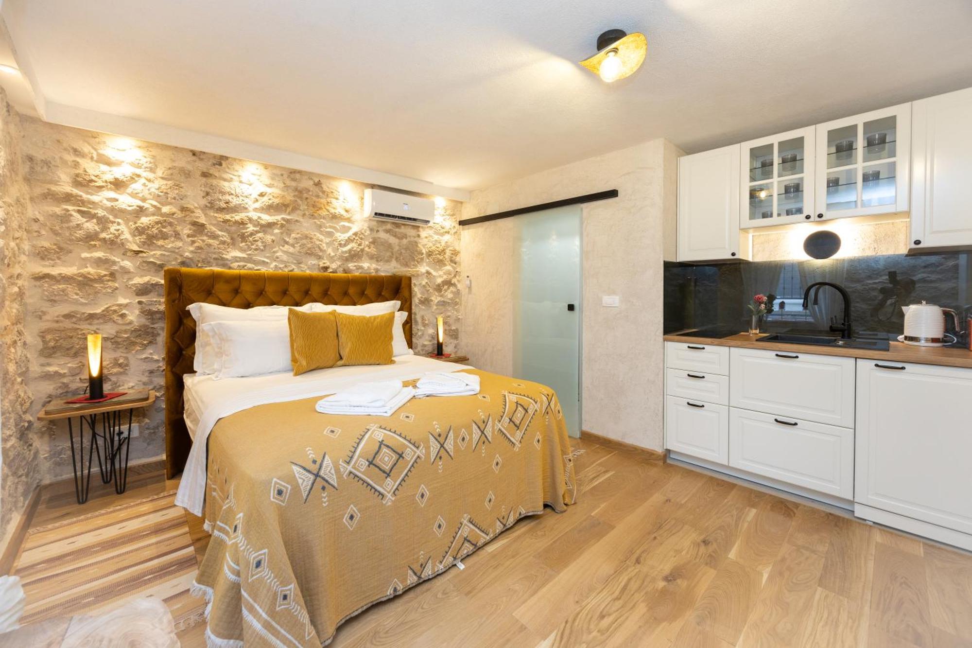 Kruna Apartments Est 2024 Split Bagian luar foto