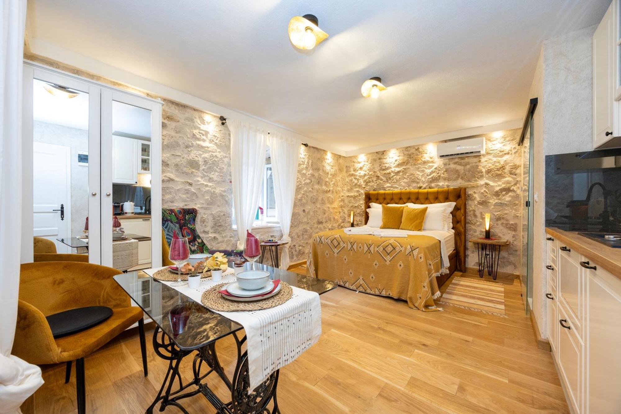 Kruna Apartments Est 2024 Split Bagian luar foto