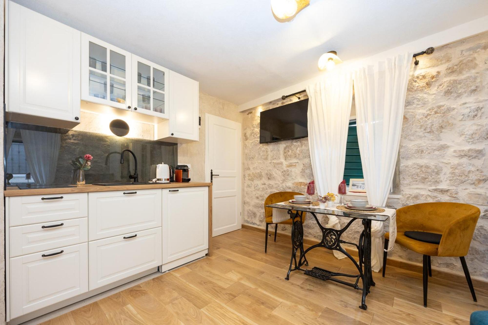 Kruna Apartments Est 2024 Split Bagian luar foto