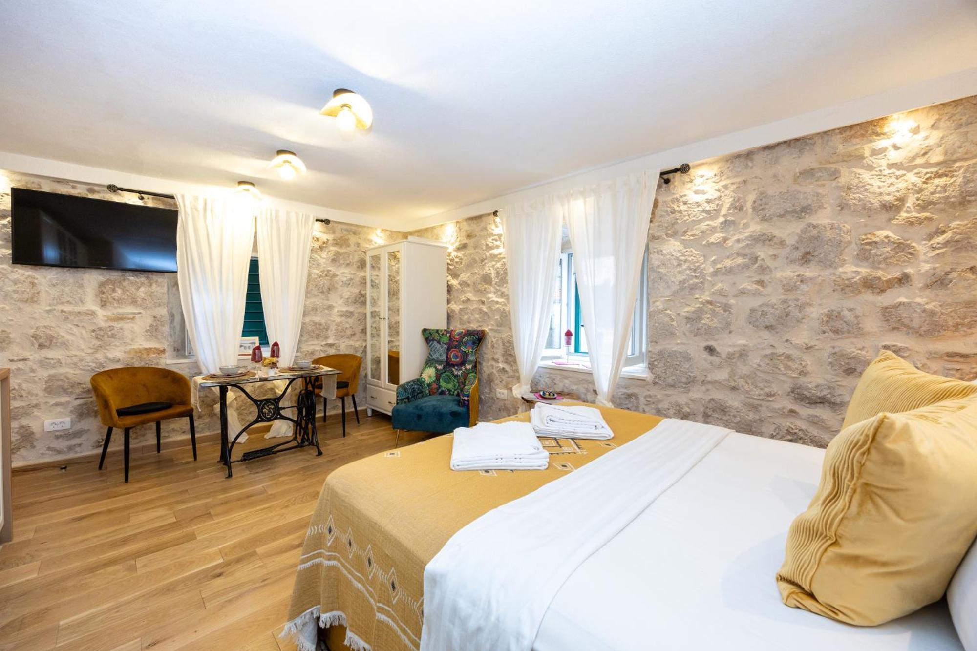 Kruna Apartments Est 2024 Split Bagian luar foto