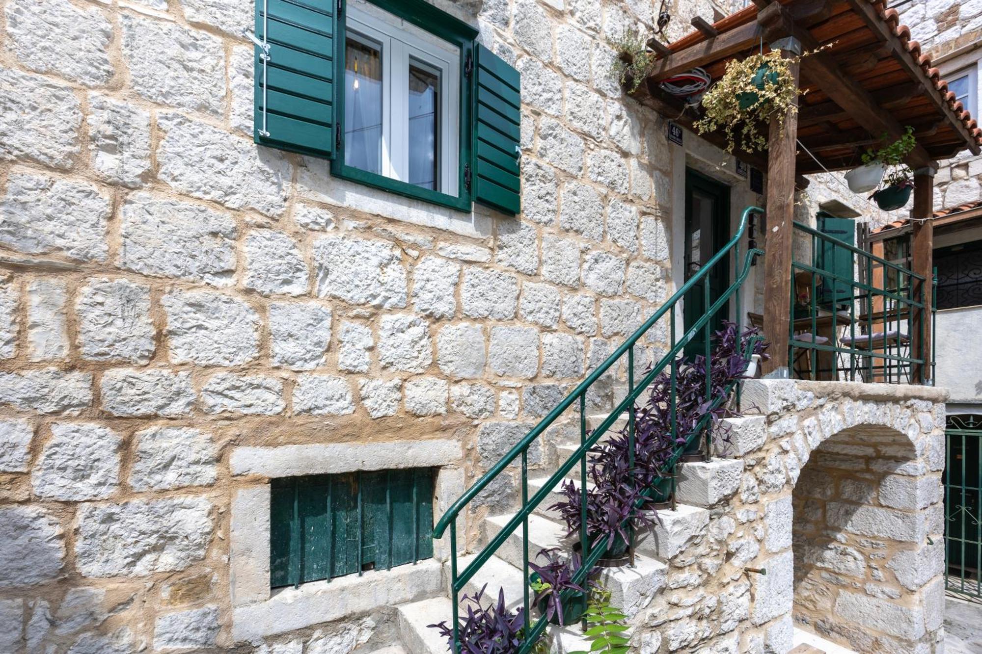 Kruna Apartments Est 2024 Split Bagian luar foto